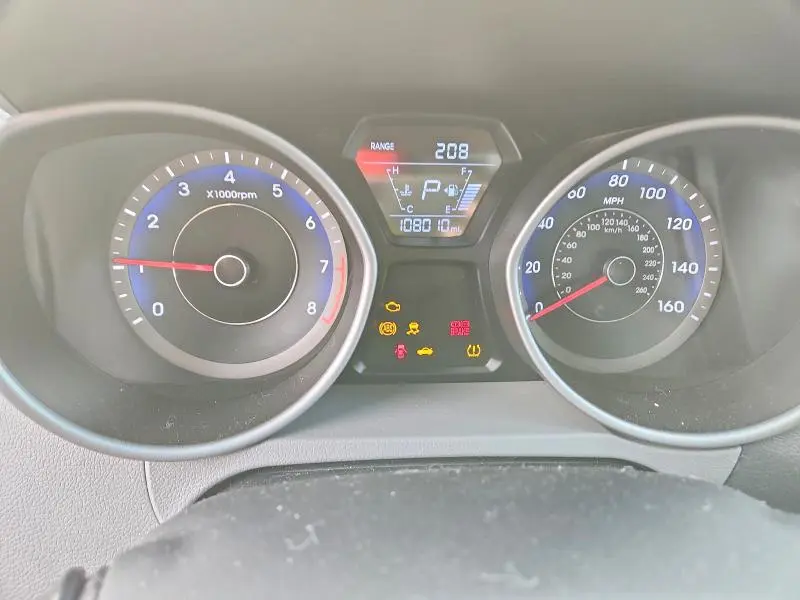 2014 HYUNDAI ELANTRA SE  