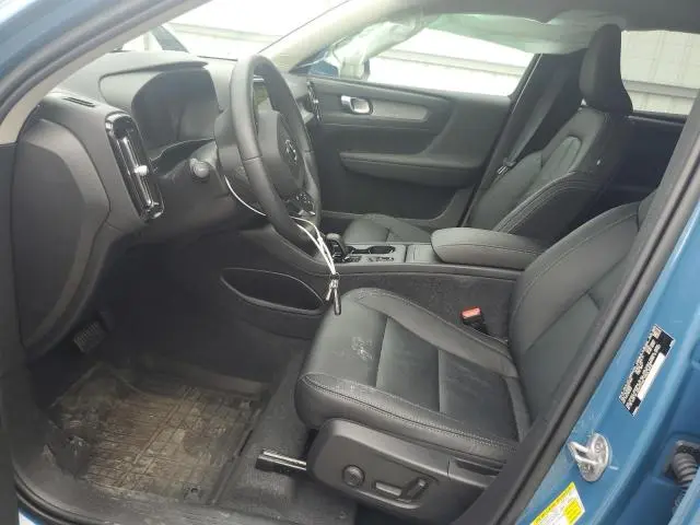 2024 VOLVO XC40 CORE  