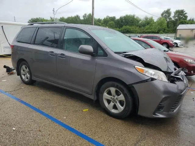 2020 TOYOTA SIENNA LE  
