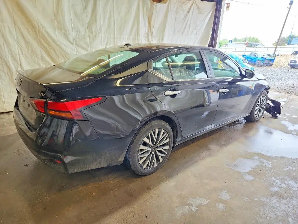 2023 NISSAN ALTIMA SV  
