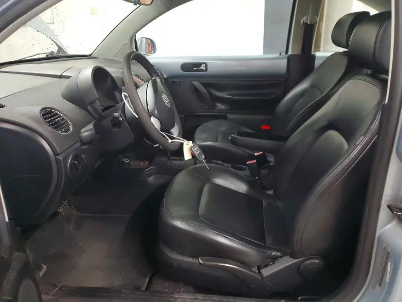 2010 VOLKSWAGEN NEW BEETLE   