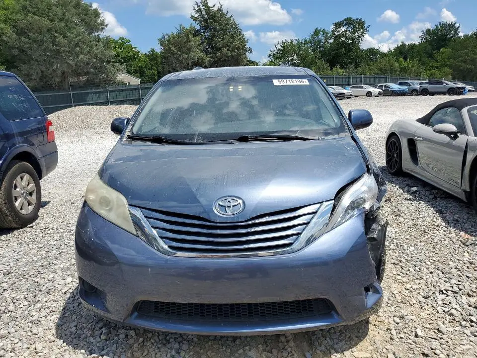 2016 TOYOTA SIENNA LE  