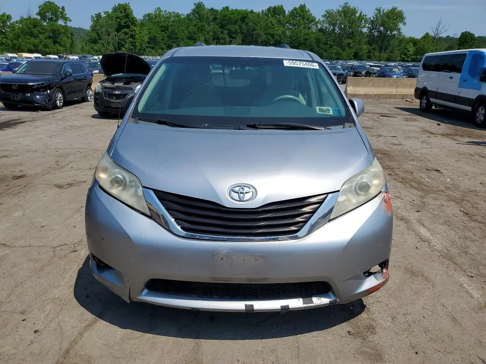 2011 TOYOTA SIENNA LE  