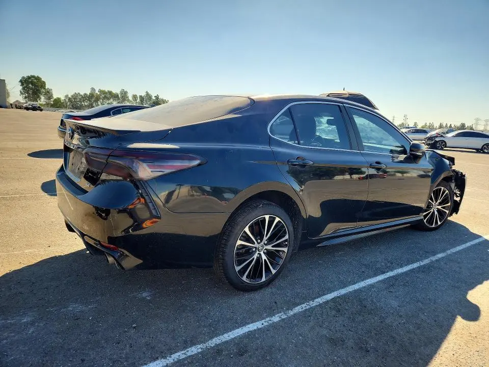 2018 TOYOTA CAMRY SE  