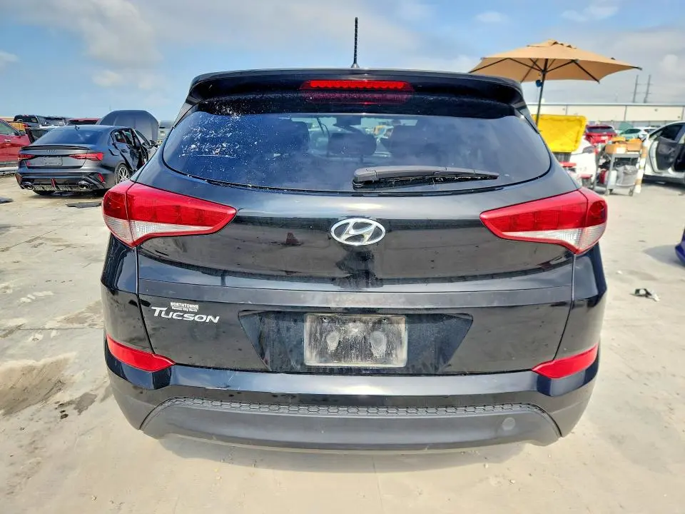 2018 HYUNDAI TUCSON SE  