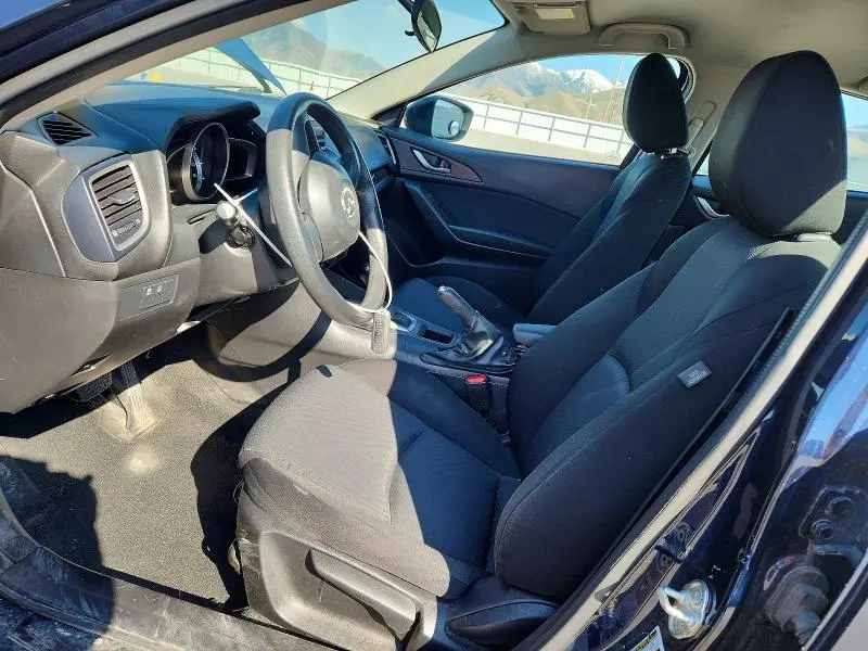 2015 MAZDA 3 SV  