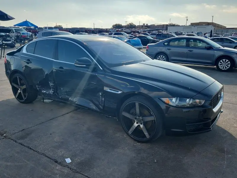 2017 JAGUAR XE PRESTIGE  