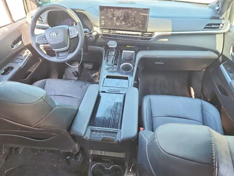 2025 TOYOTA SIENNA WOODLAND EDITION  