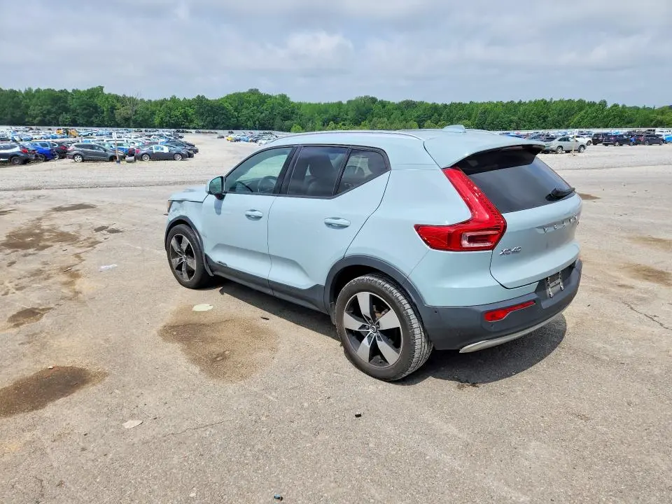 2019 VOLVO XC40 T5 MOMENTUM  