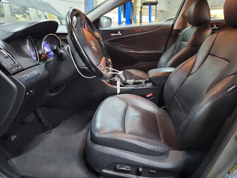 2011 HYUNDAI SONATA SE  