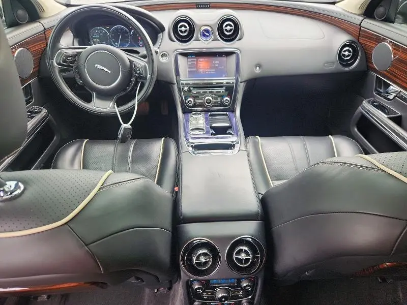 2011 JAGUAR XJL   