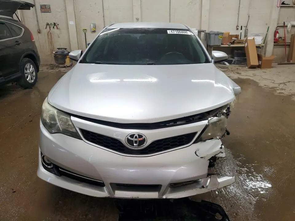 2013 TOYOTA CAMRY SE  