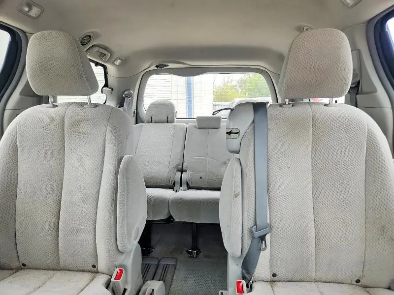2012 TOYOTA SIENNA LE  