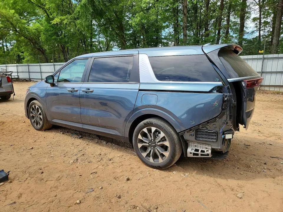 2024 KIA CARNIVAL EX  