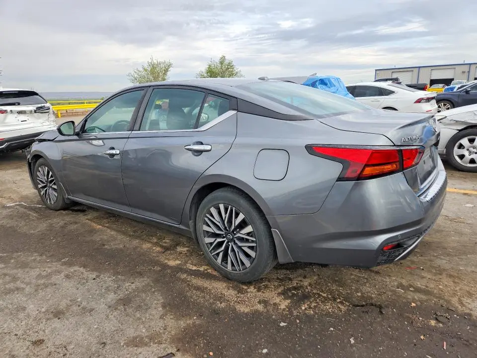 2023 NISSAN ALTIMA SV  
