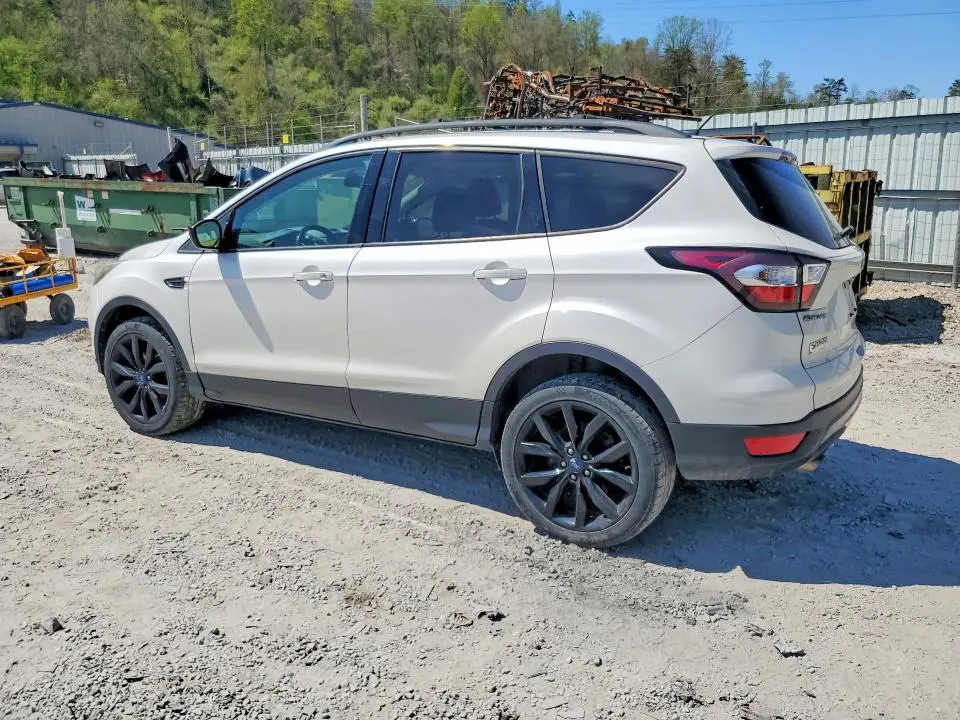 2017 FORD ESCAPE SE  