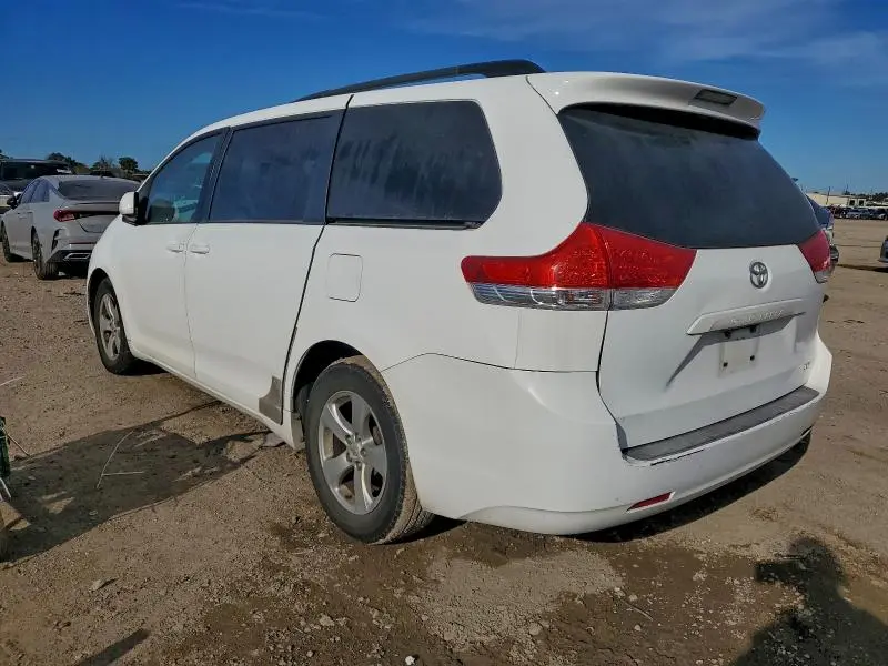2011 TOYOTA SIENNA LE  