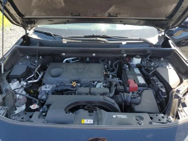 2021 TOYOTA RAV4 XLE  