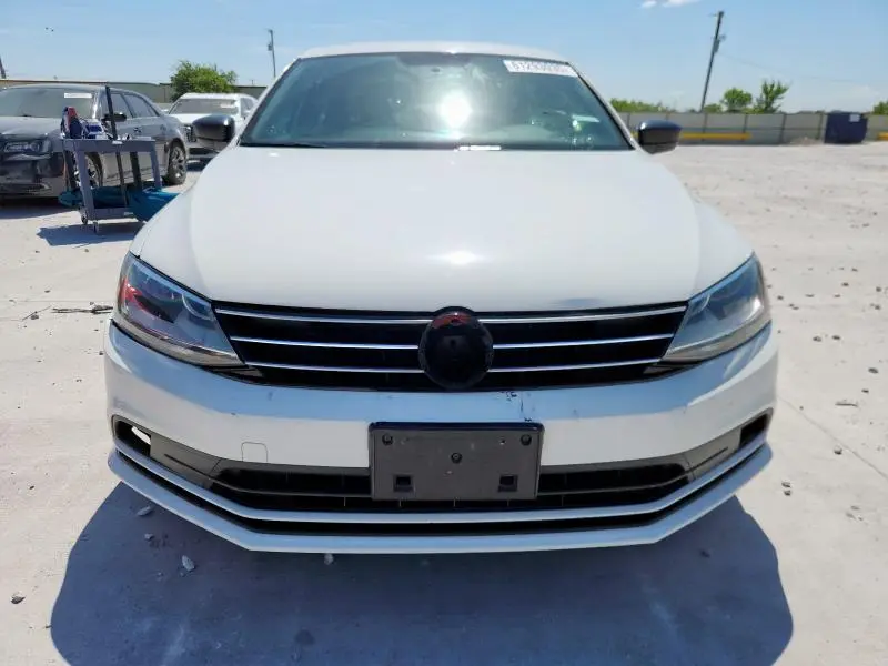 2016 VOLKSWAGEN JETTA SPORT  