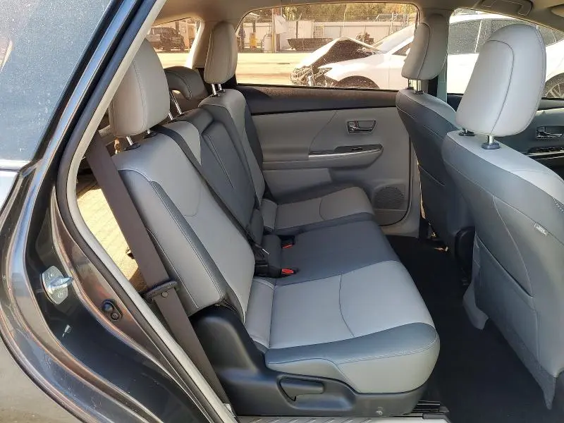 2015 TOYOTA PRIUS V FOUR  