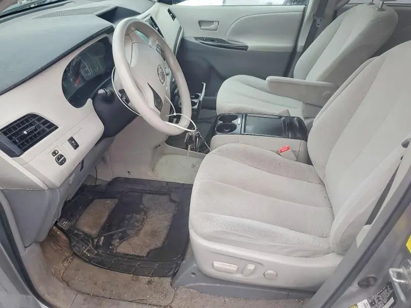 2011 TOYOTA SIENNA LE  