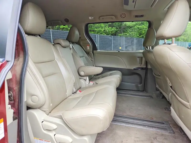 2015 TOYOTA SIENNA XLE PREMIUM 8-PASSENGER  