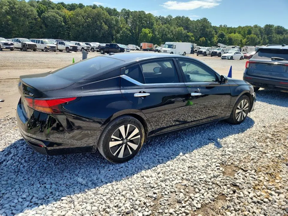 2021 NISSAN ALTIMA SV  