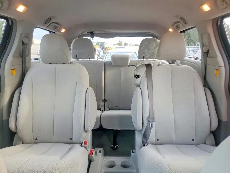 2011 TOYOTA SIENNA LE  
