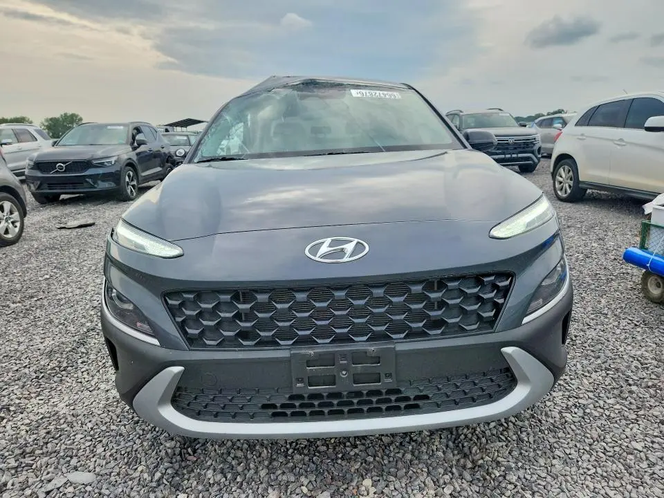 2023 HYUNDAI KONA SE  