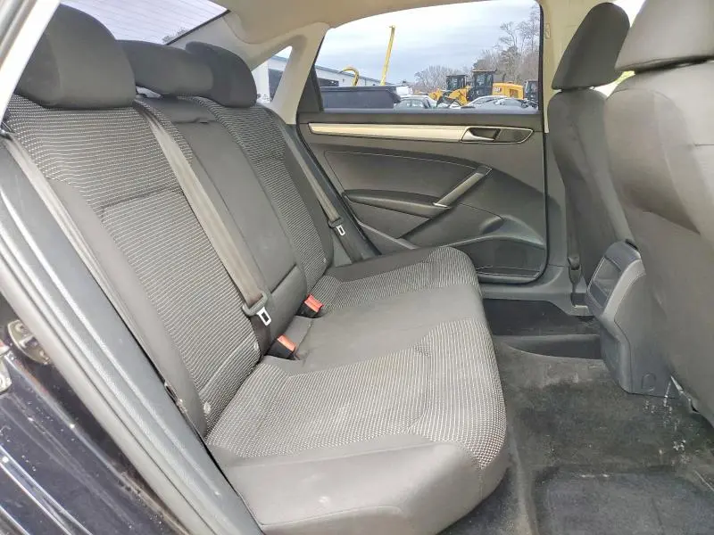 2018 VOLKSWAGEN PASSAT S  