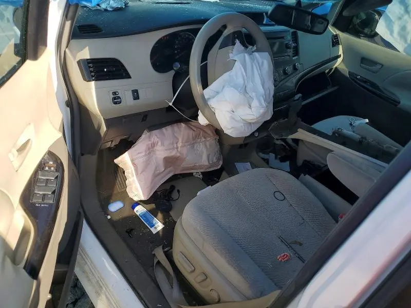 2011 TOYOTA SIENNA LE  