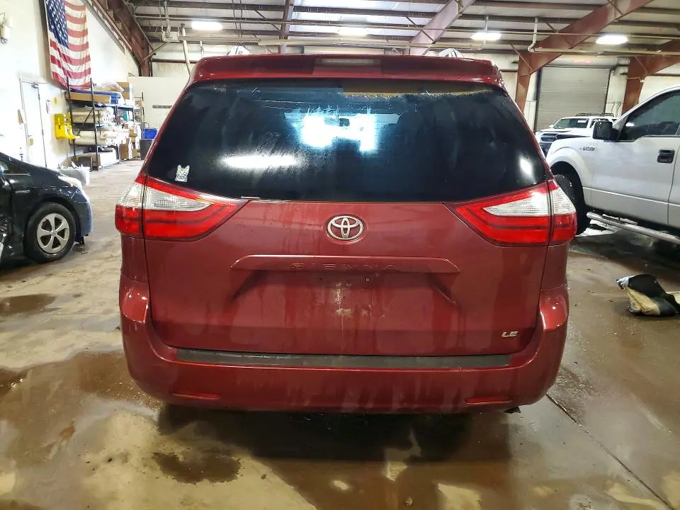 2017 TOYOTA SIENNA LE  