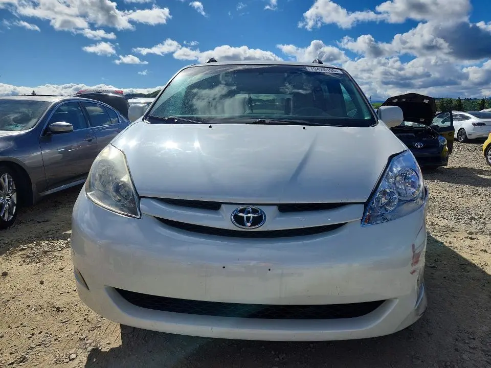2010 TOYOTA SIENNA XLE  