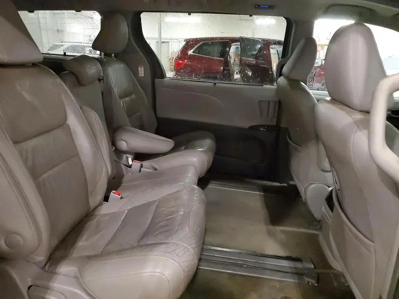 2016 TOYOTA SIENNA XLE 8-PASSENGER  