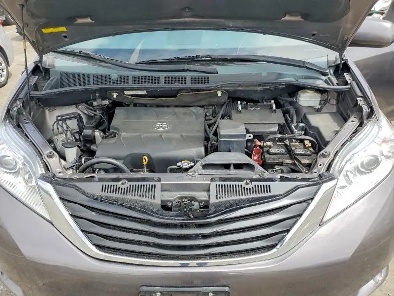 2011 TOYOTA SIENNA LE  