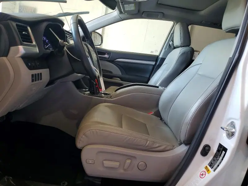 2017 TOYOTA HIGHLANDER XLE  