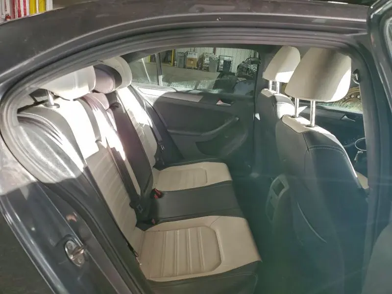 2016 VOLKSWAGEN JETTA SPORT  