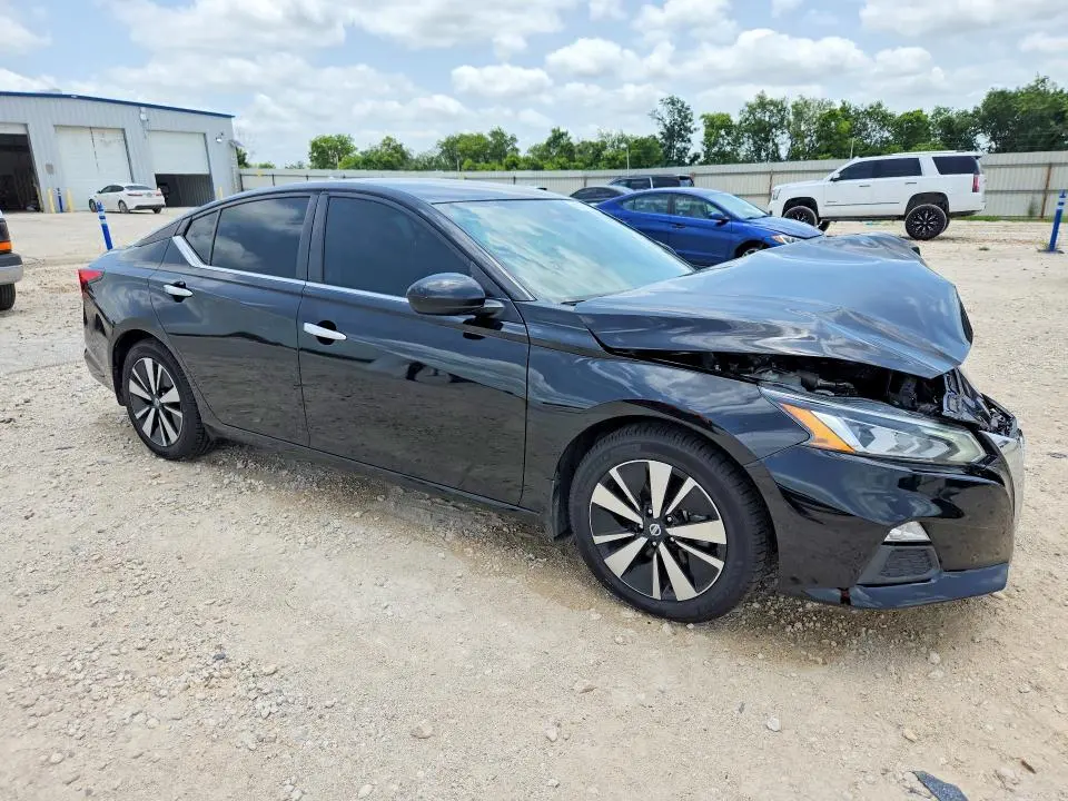 2022 NISSAN ALTIMA SV  