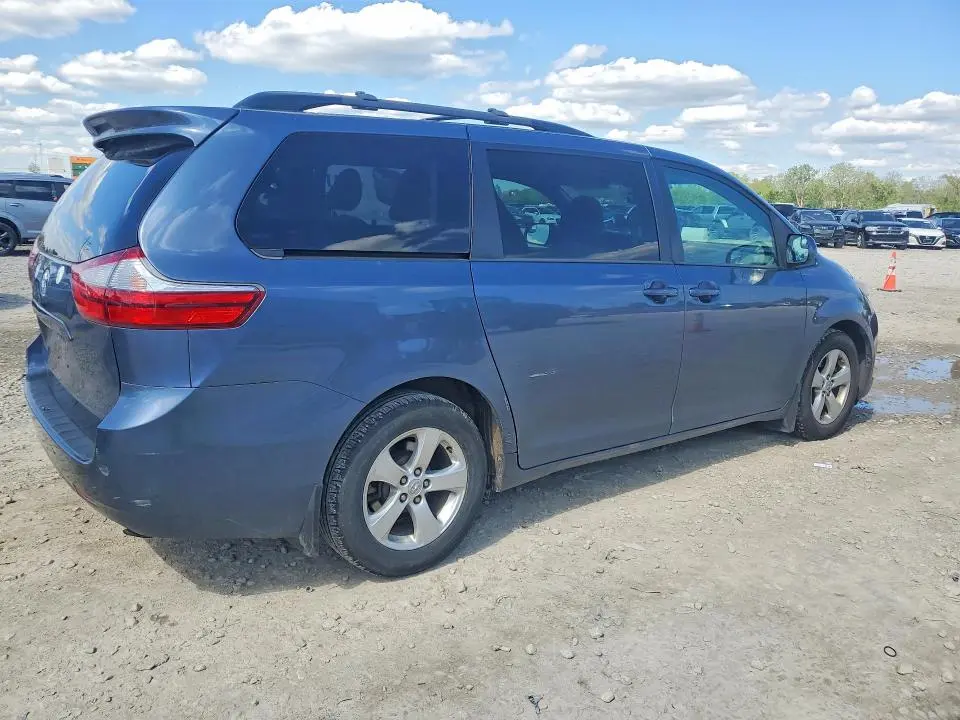 2017 TOYOTA SIENNA LE  