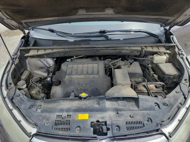 2015 TOYOTA HIGHLANDER LE  