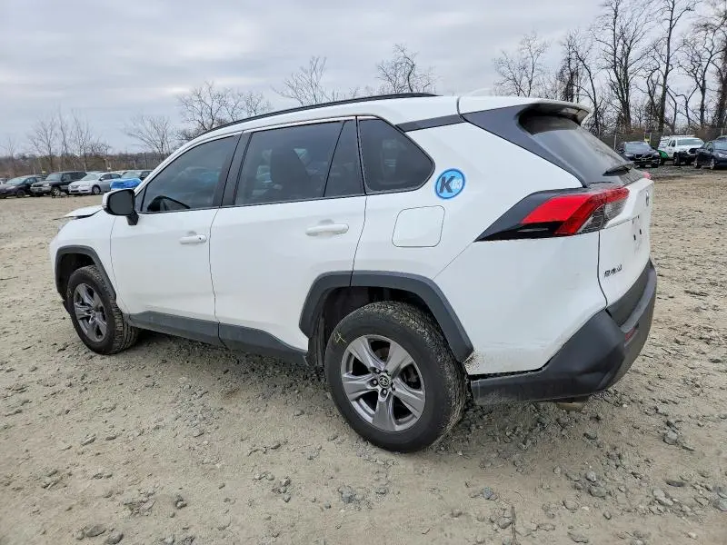 2022 TOYOTA RAV4 XLE  