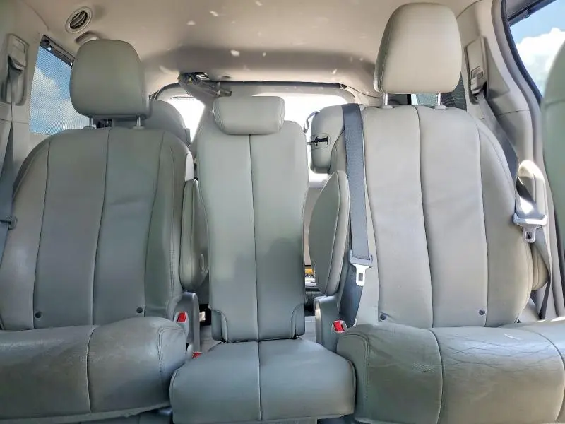 2013 TOYOTA SIENNA XLE 8-PASSENGER  