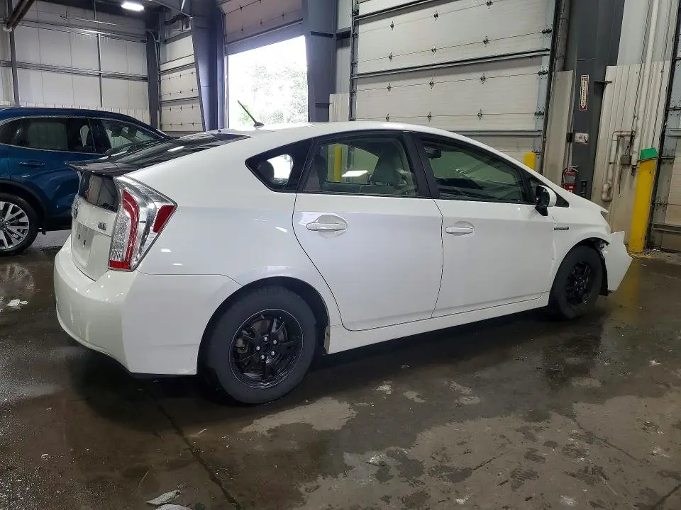 2014 TOYOTA PRIUS TWO  