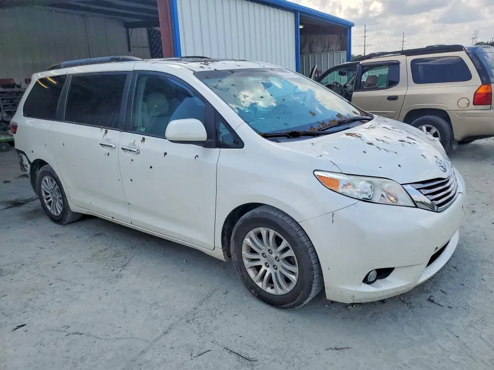 2017 TOYOTA SIENNA XLE PREMIUM 8-PASSENGER  