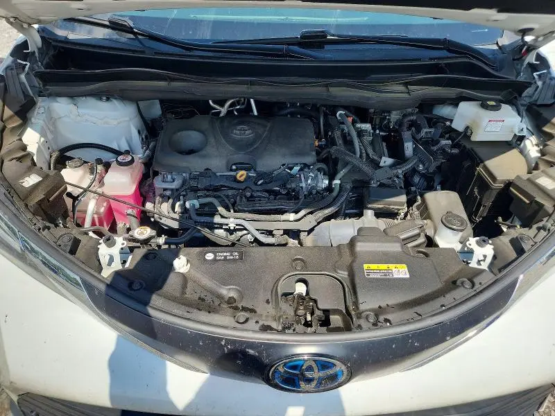 2022 TOYOTA SIENNA XLE  