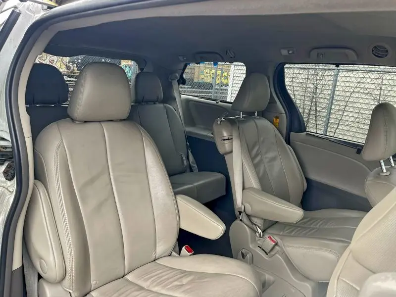 2014 TOYOTA SIENNA XLE  