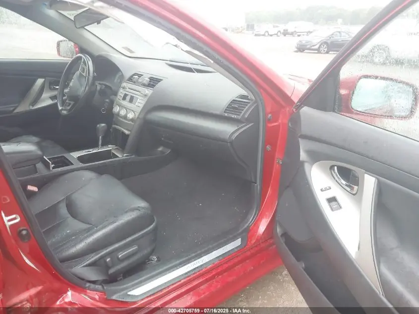 2011 TOYOTA CAMRY SE