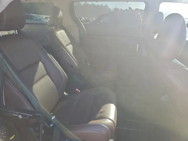 2020 TOYOTA SIENNA XLE  