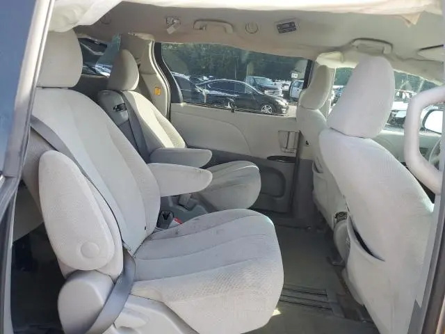 2013 TOYOTA SIENNA LE