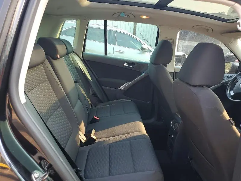 2010 VOLKSWAGEN TIGUAN SE  